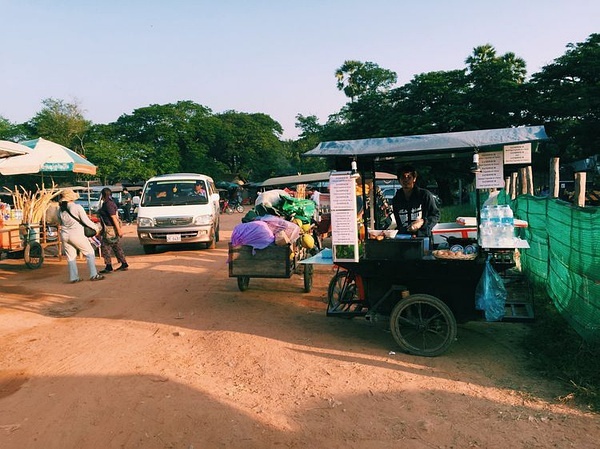 Street food cart at the entrance to Angkor Wat