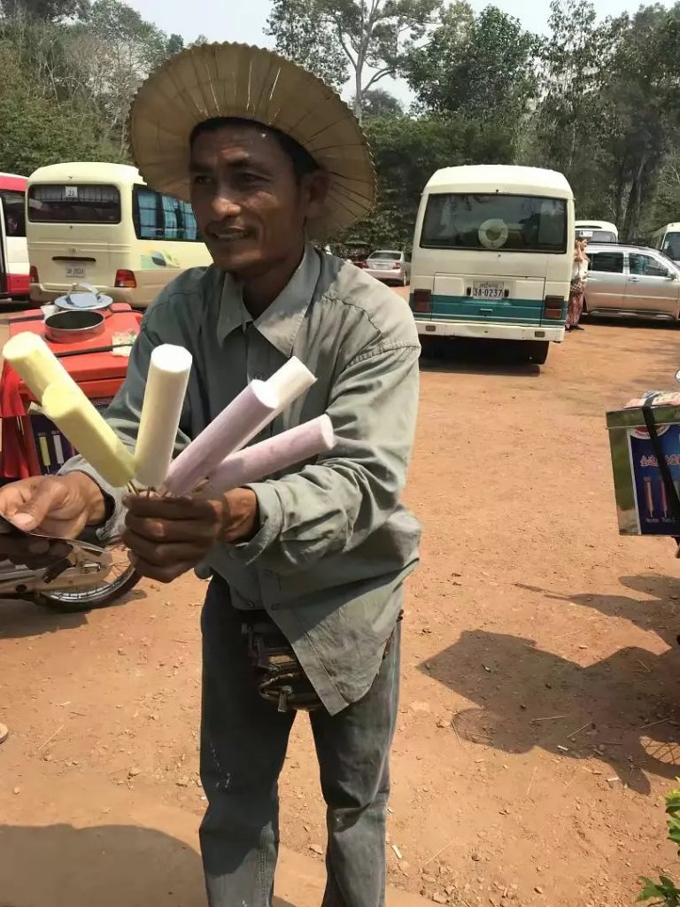 Vendor on the street of Siem Reap