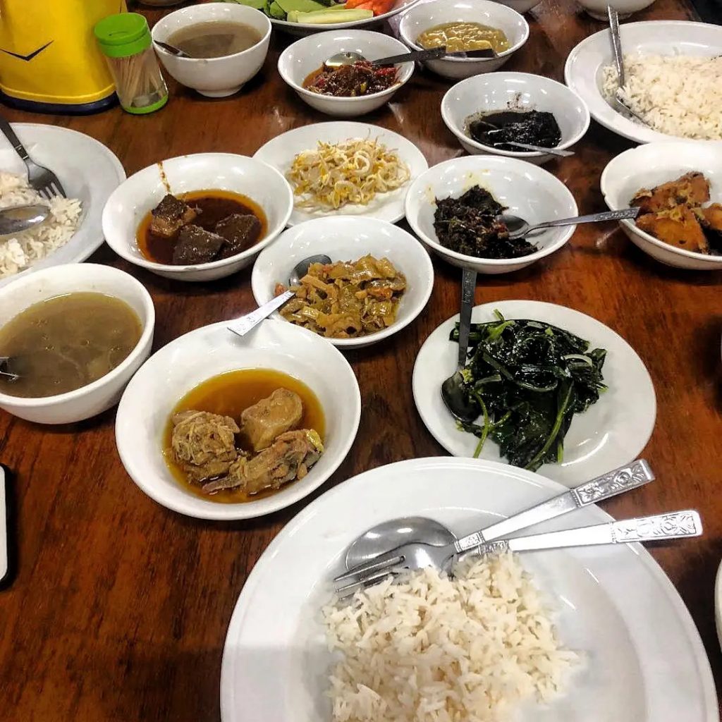 Burmese curry and rice